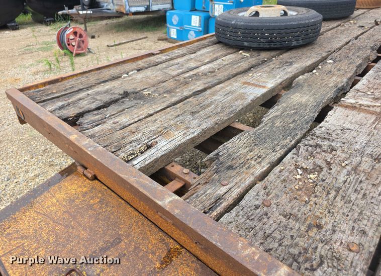 image for item EK5489 1992 Contrail C24 equipment trailer