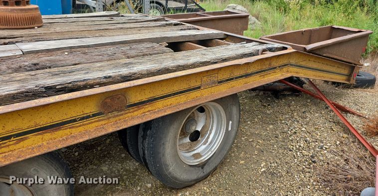 image for item EK5489 1992 Contrail C24 equipment trailer