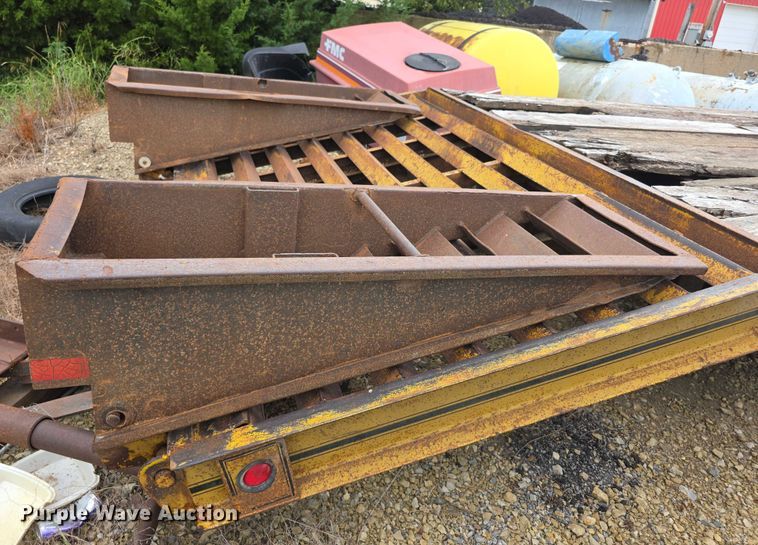 image for item EK5489 1992 Contrail C24 equipment trailer