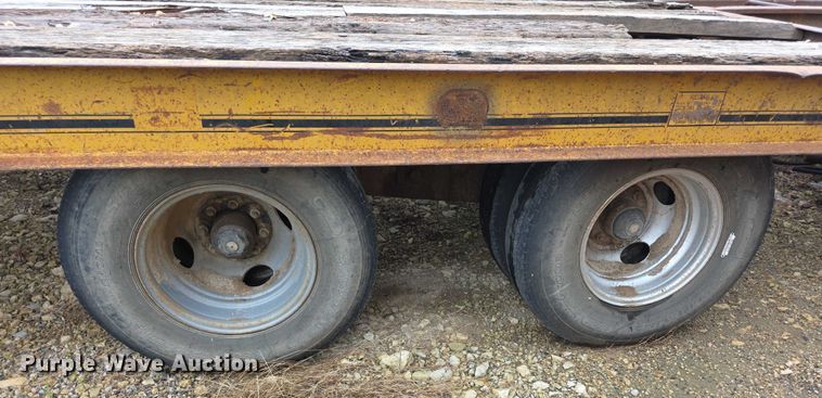 image for item EK5489 1992 Contrail C24 equipment trailer