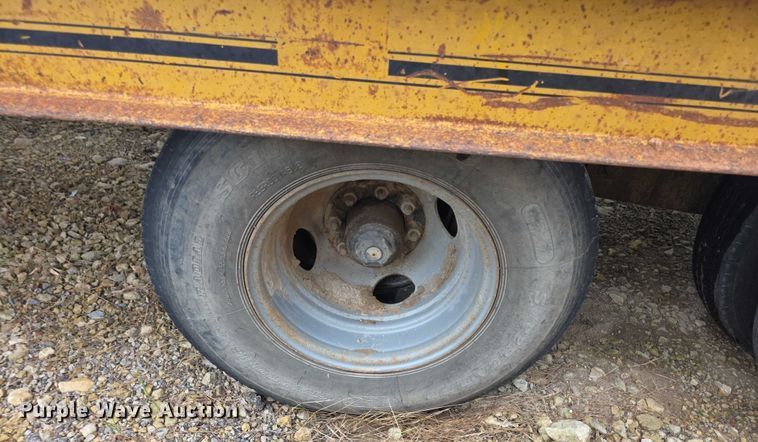 image for item EK5489 1992 Contrail C24 equipment trailer