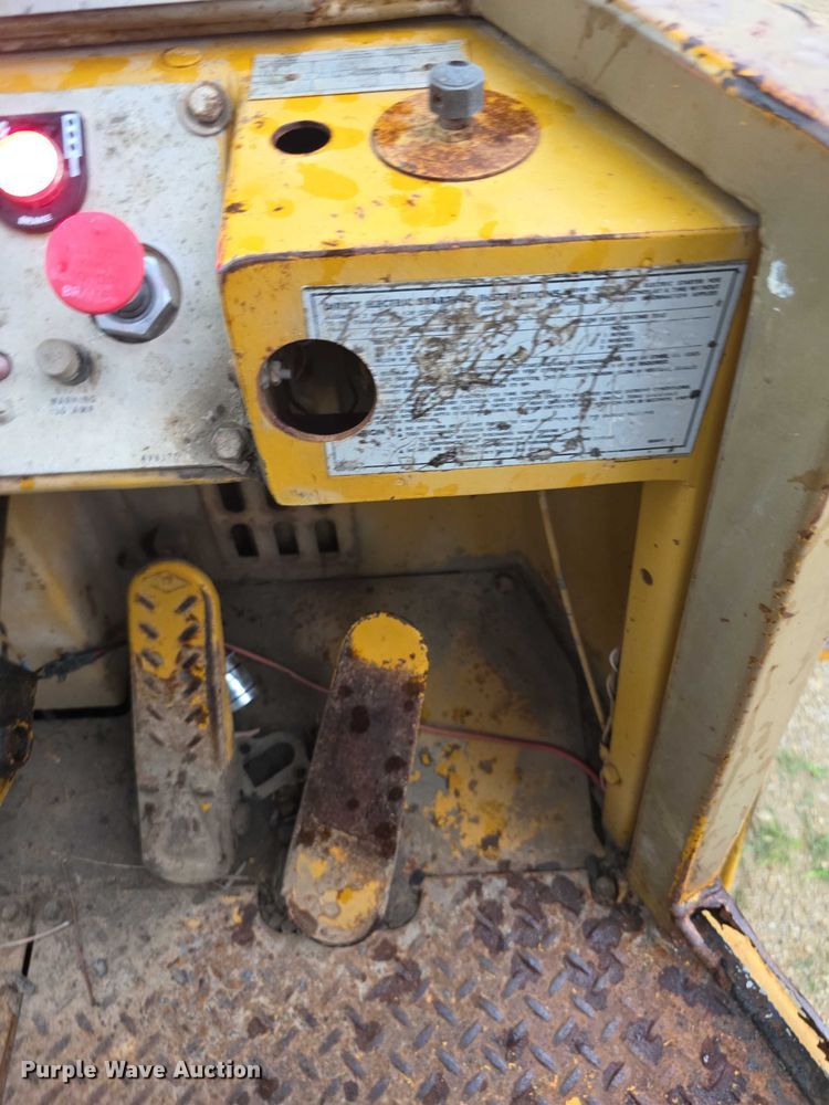 image for item EK5504 1979 Caterpillar 930 wheel loader