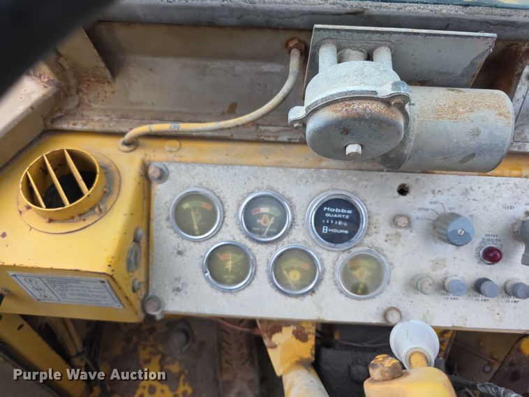 image for item EK5504 1979 Caterpillar 930 wheel loader