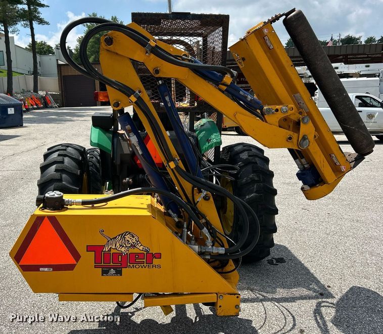 image for item EK8356 1997 John Deere 5300 MFWD tractor