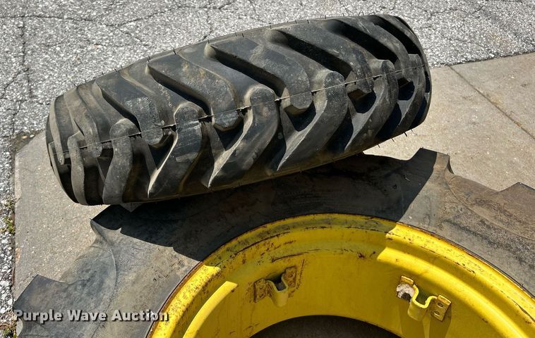 image for item EK8356 1997 John Deere 5300 MFWD tractor