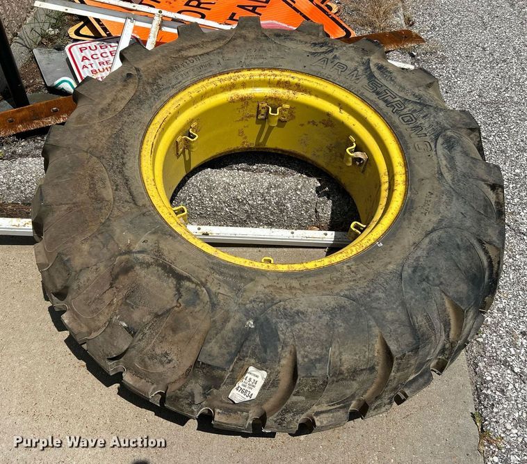 image for item EK8356 1997 John Deere 5300 MFWD tractor