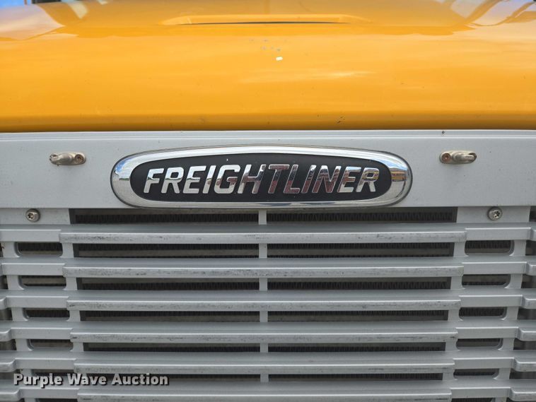 image for item EM2155 2004 Freightliner 101PS school bus
