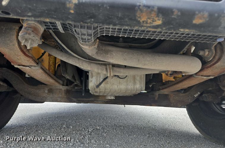 image for item EM2155 2004 Freightliner 101PS school bus