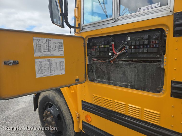 image for item EM2155 2004 Freightliner 101PS school bus
