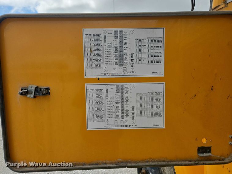 image for item EM2155 2004 Freightliner 101PS school bus