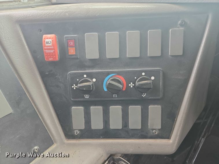 image for item EM2155 2004 Freightliner 101PS school bus