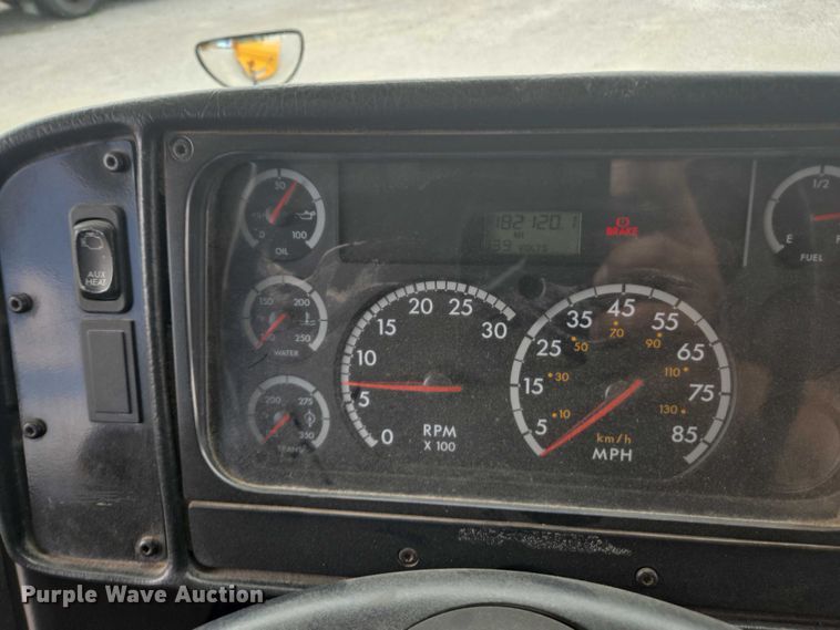 image for item EM2155 2004 Freightliner 101PS school bus