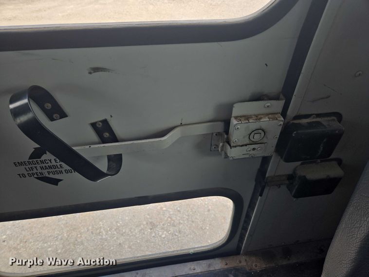 image for item EM2155 2004 Freightliner 101PS school bus