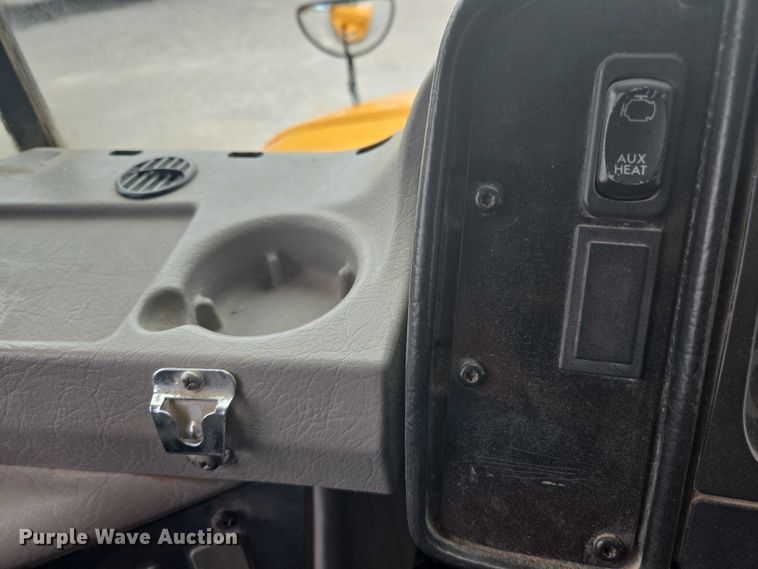 image for item EM2155 2004 Freightliner 101PS school bus