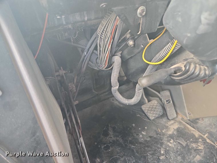 image for item EM2155 2004 Freightliner 101PS school bus