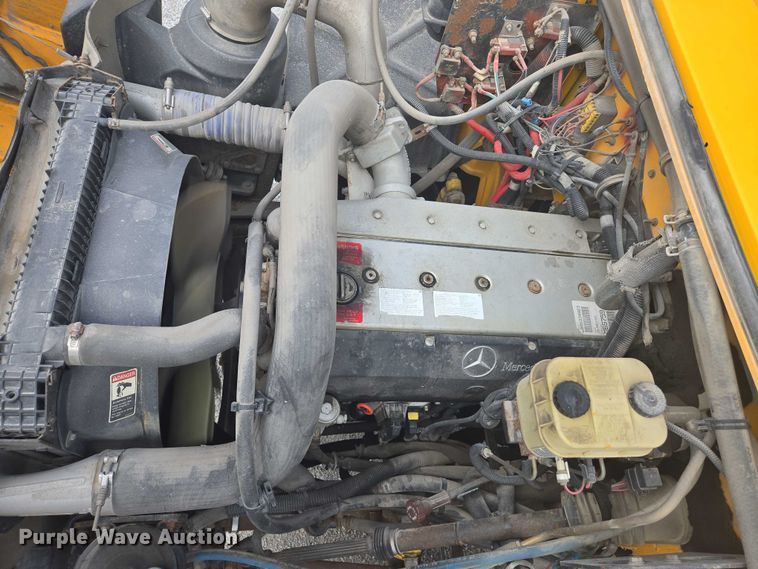 image for item EM2155 2004 Freightliner 101PS school bus