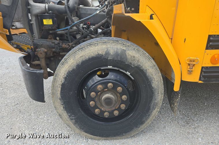 image for item EM2155 2004 Freightliner 101PS school bus