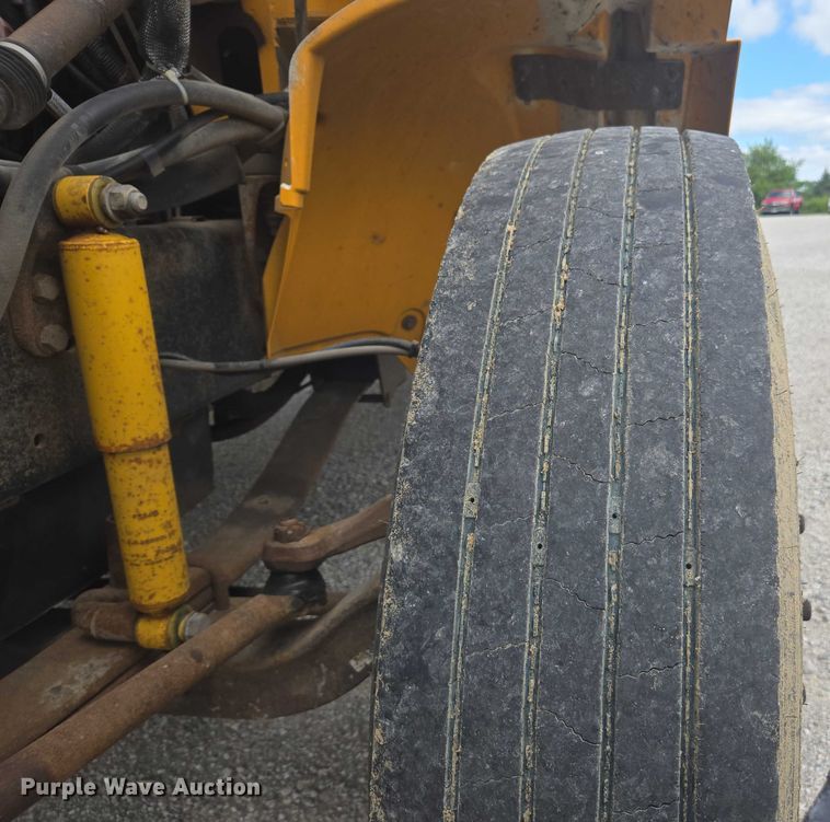 image for item EM2155 2004 Freightliner 101PS school bus