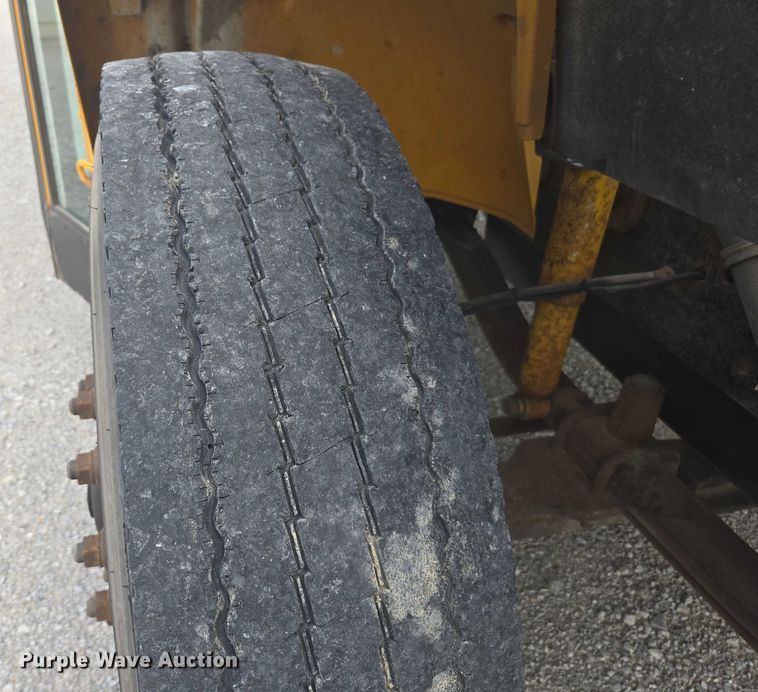 image for item EM2155 2004 Freightliner 101PS school bus