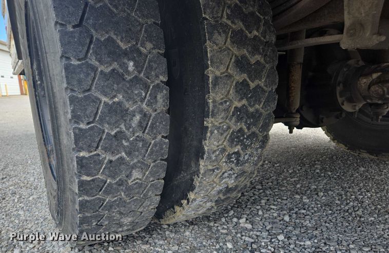 image for item EM2155 2004 Freightliner 101PS school bus