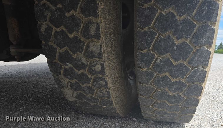 image for item EM2155 2004 Freightliner 101PS school bus