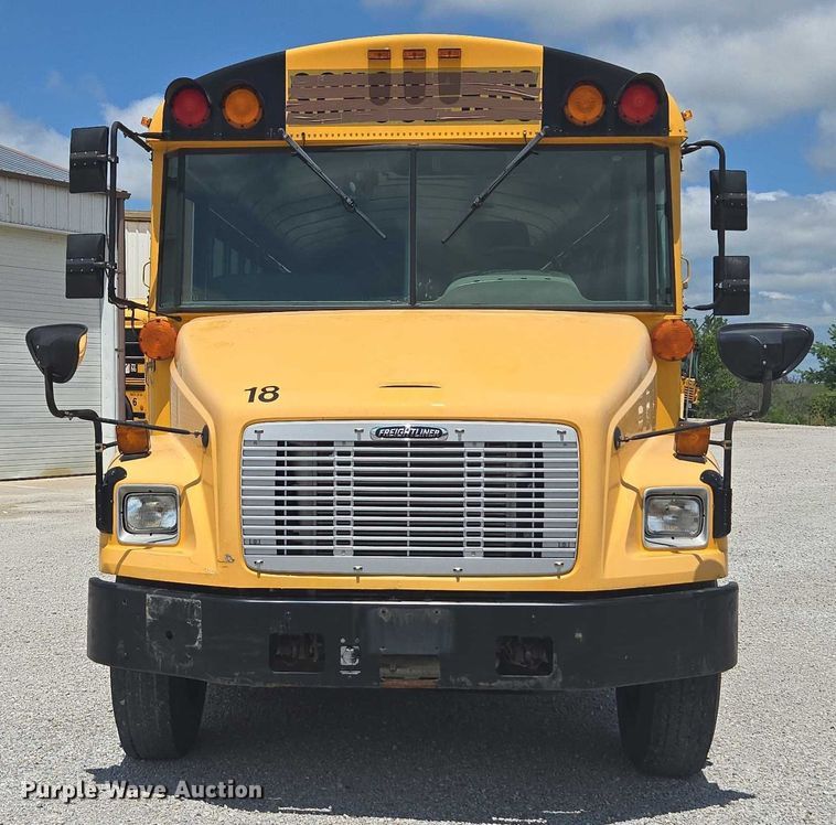 image for item EM2157 2005 Freightliner 101PS school bus