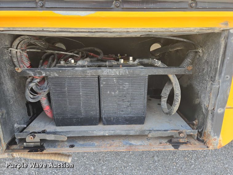 image for item EM2157 2005 Freightliner 101PS school bus