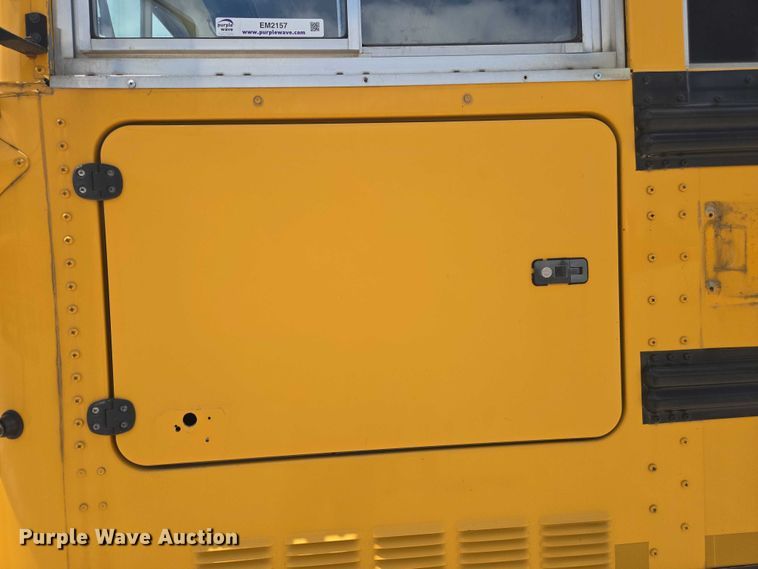 image for item EM2157 2005 Freightliner 101PS school bus