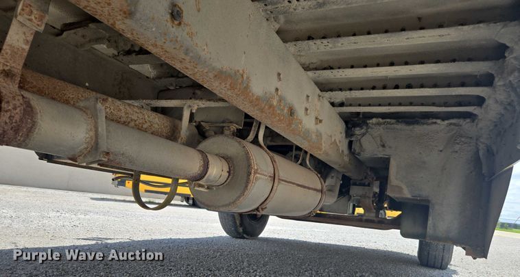 image for item EM2157 2005 Freightliner 101PS school bus