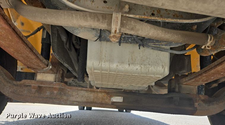 image for item EM2157 2005 Freightliner 101PS school bus