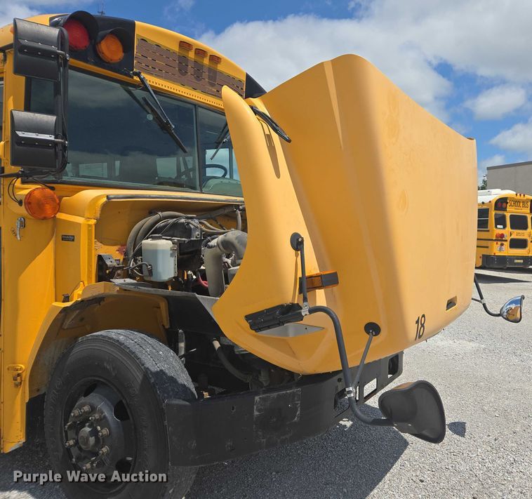 image for item EM2157 2005 Freightliner 101PS school bus
