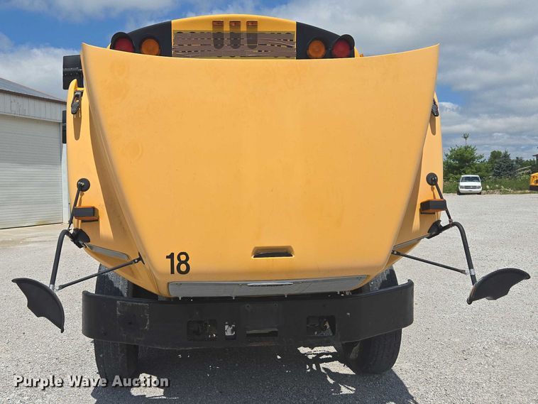 image for item EM2157 2005 Freightliner 101PS school bus