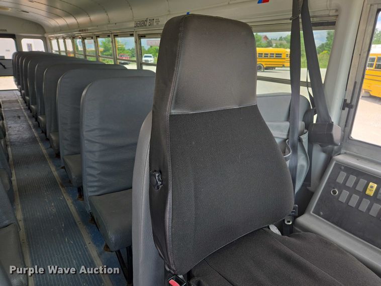 image for item EM2157 2005 Freightliner 101PS school bus