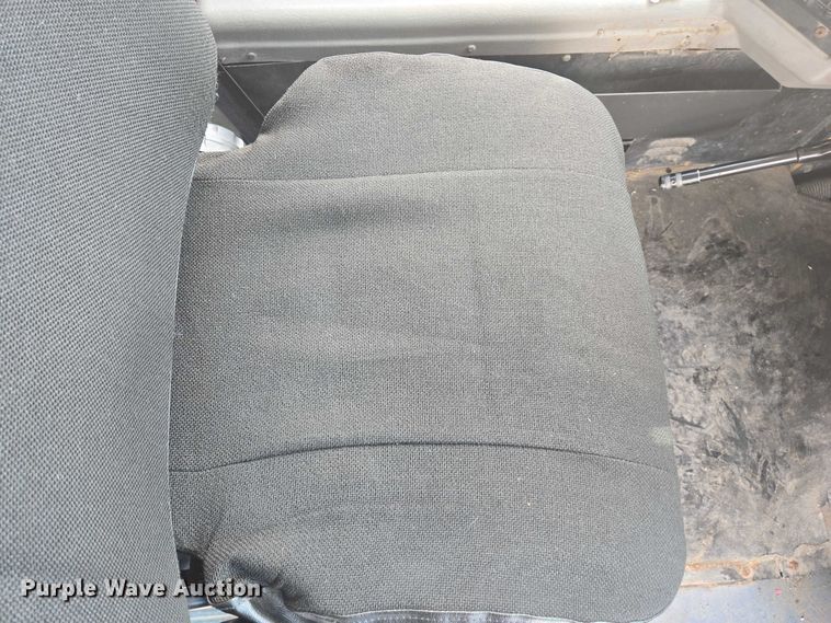 image for item EM2157 2005 Freightliner 101PS school bus