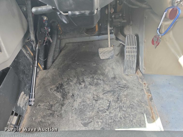 image for item EM2157 2005 Freightliner 101PS school bus