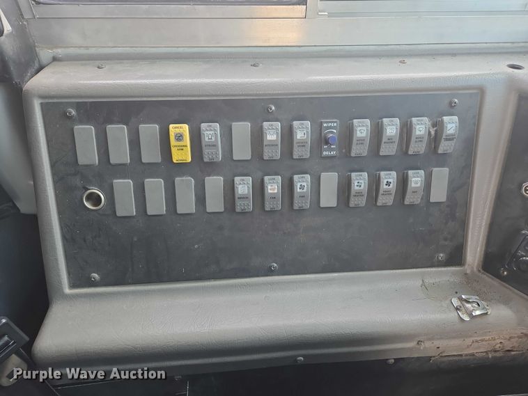 image for item EM2157 2005 Freightliner 101PS school bus