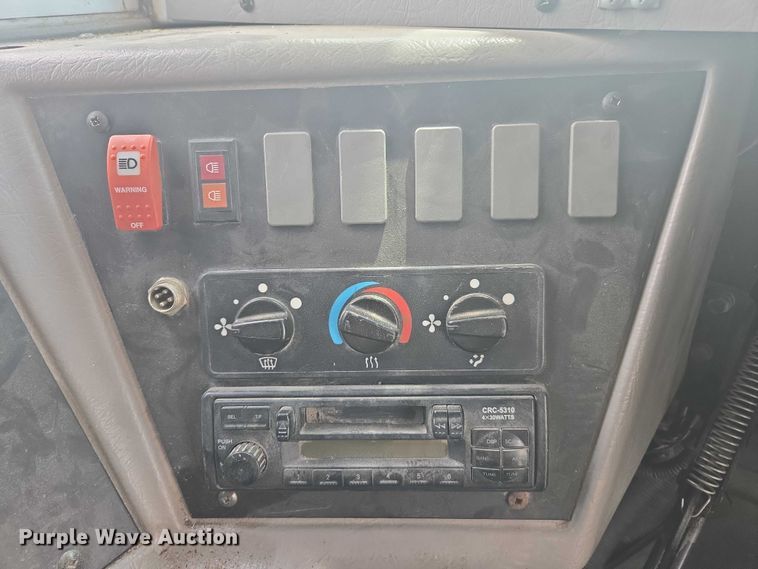 image for item EM2157 2005 Freightliner 101PS school bus