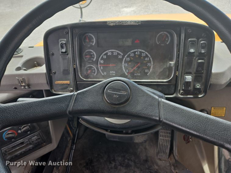 image for item EM2157 2005 Freightliner 101PS school bus