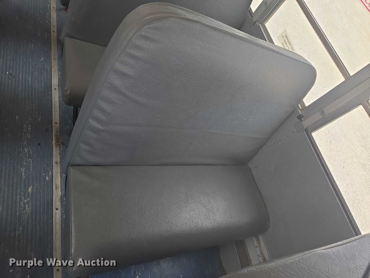 image for item EM2157 2005 Freightliner 101PS school bus