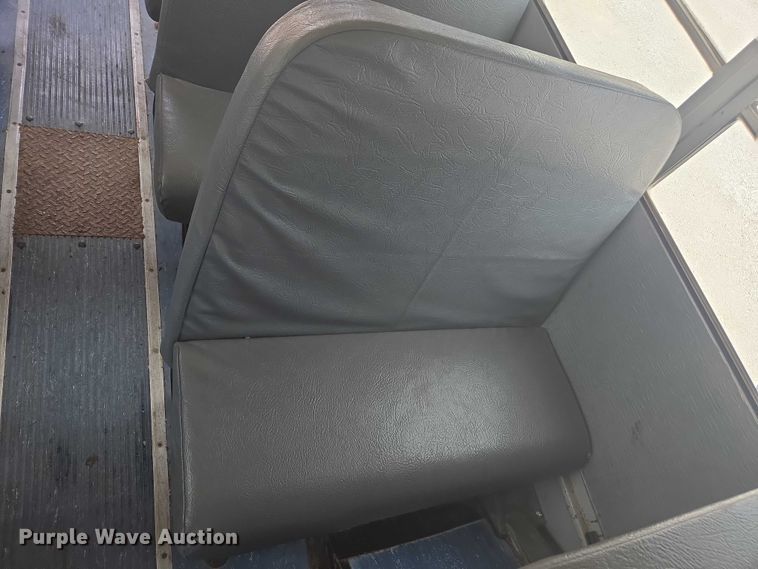 image for item EM2157 2005 Freightliner 101PS school bus