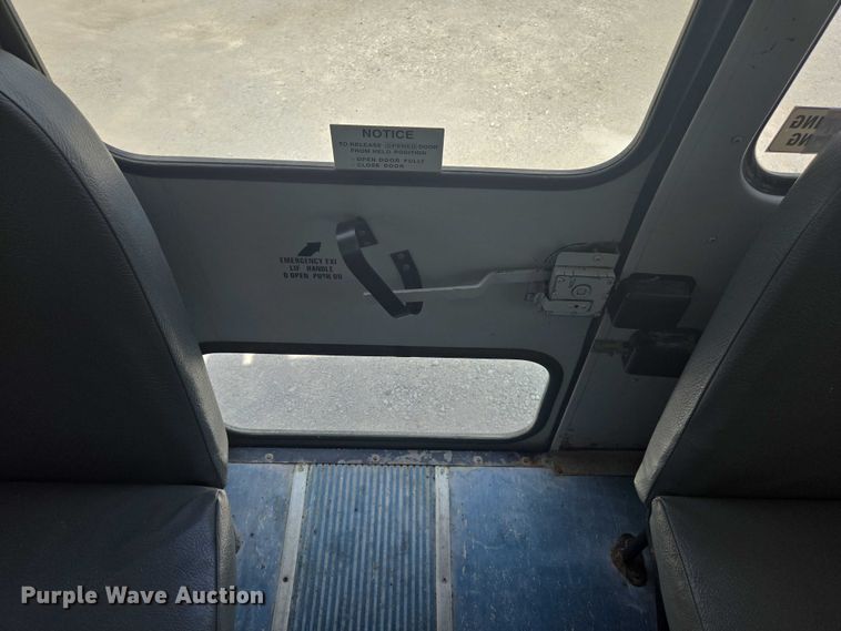 image for item EM2157 2005 Freightliner 101PS school bus