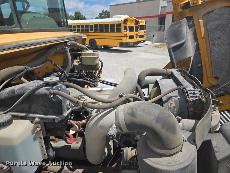 image for item EM2157 2005 Freightliner 101PS school bus