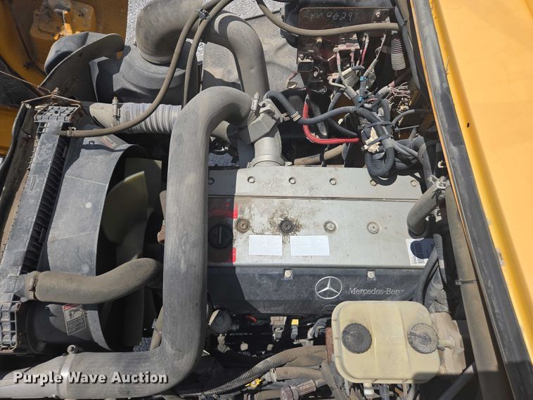 image for item EM2157 2005 Freightliner 101PS school bus