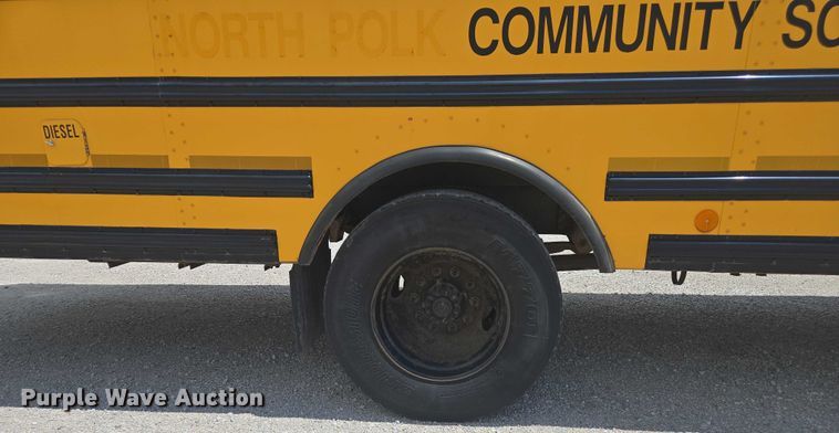 image for item EM2157 2005 Freightliner 101PS school bus