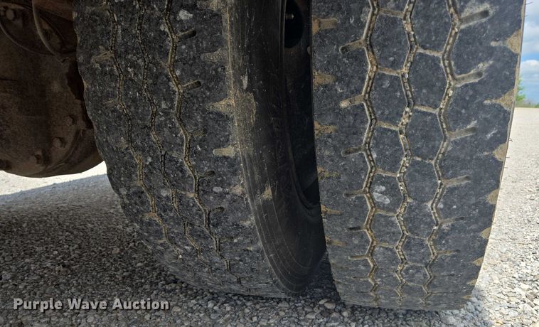 image for item EM2157 2005 Freightliner 101PS school bus