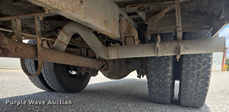 image for item EM2157 2005 Freightliner 101PS school bus