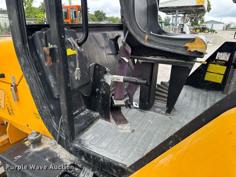 image for item EM2160 2006 JCB 930 forklift