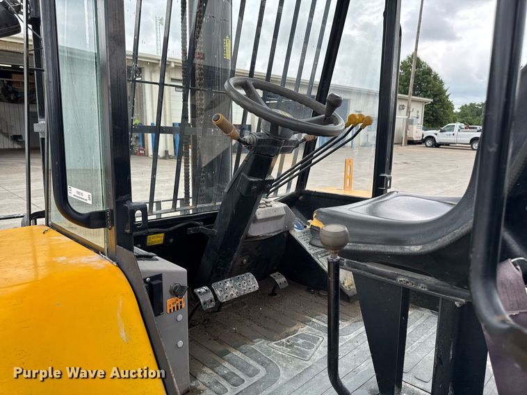image for item EM2160 2006 JCB 930 forklift