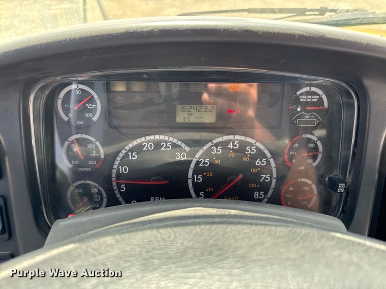 image for item EM2176 2010 Thomas B2 bus chasis school bus