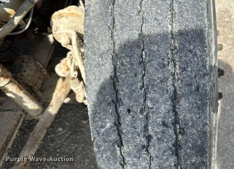 image for item EM2176 2010 Thomas B2 bus chasis school bus